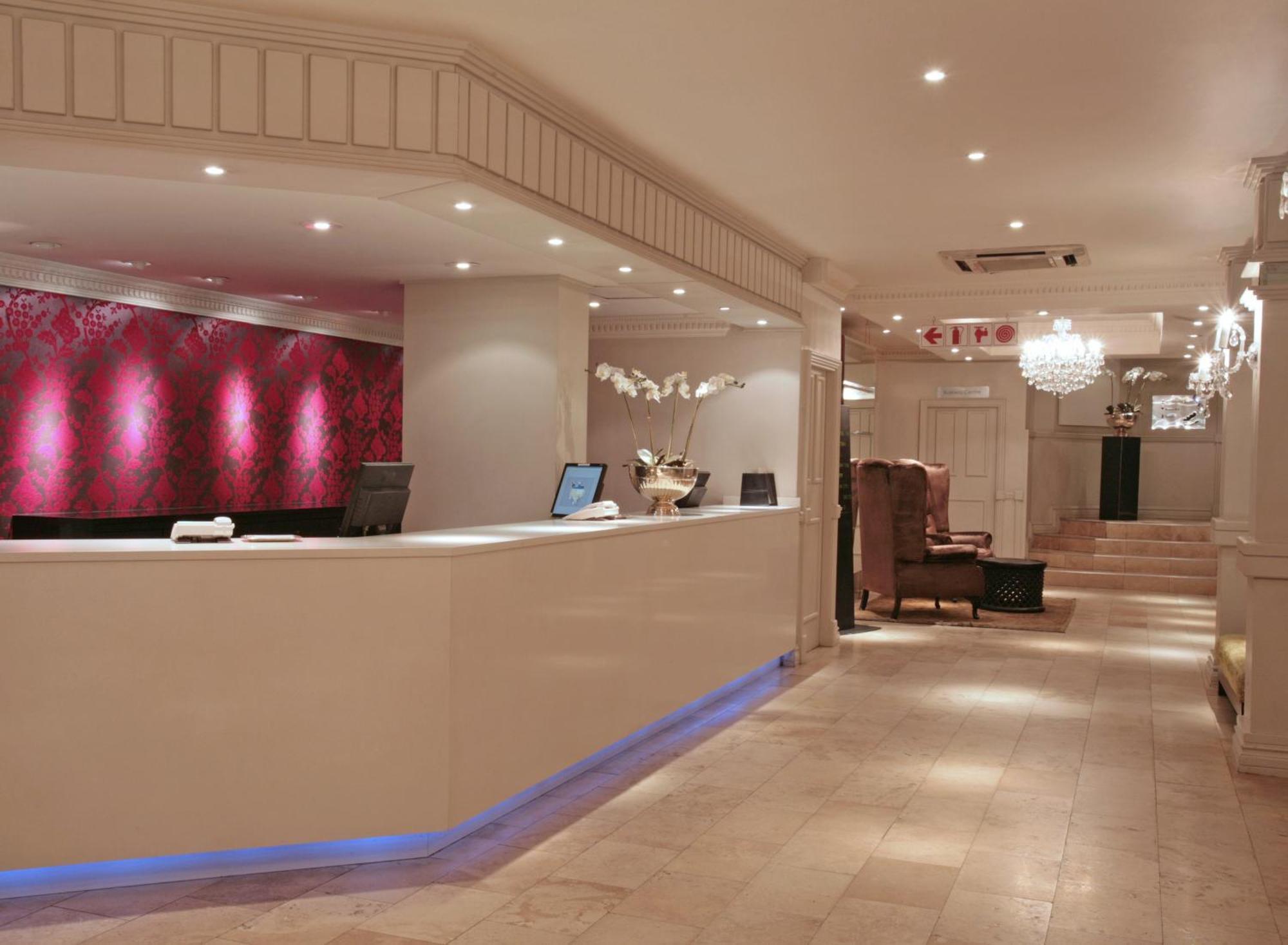 Manhattan Hotel Pretoria Exterior foto