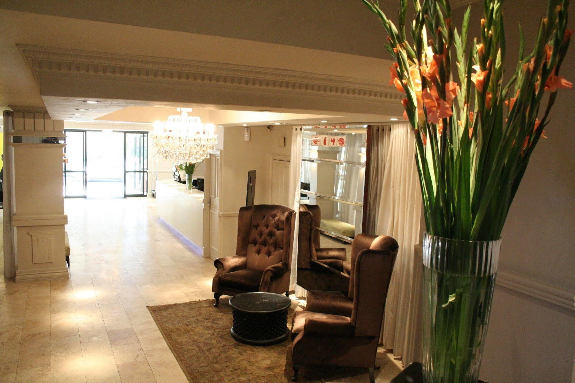 Manhattan Hotel Pretoria Exterior foto